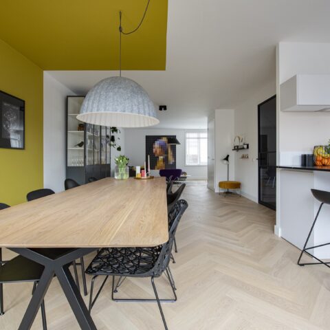 Bauwerk Crema Visgraat in minimalistisch interieur