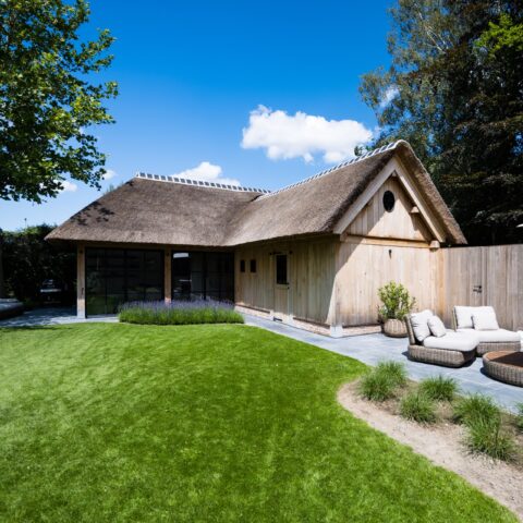 Classic oak outbuilding in Roeselare
