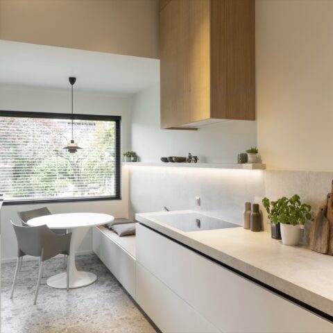 Moderne witte keuken