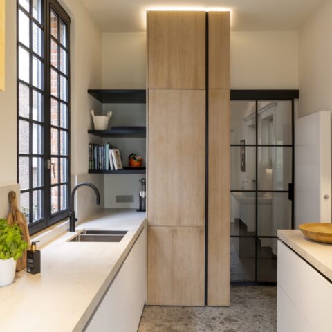 Moderne witte keuken