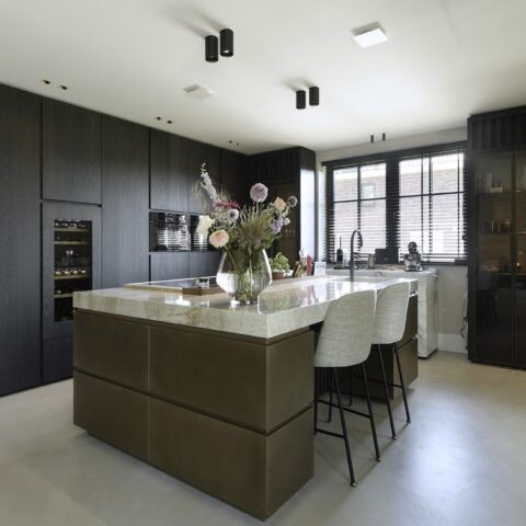 Lichte villa met Rieten Dak