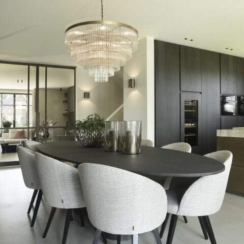 Lichte villa met Rieten Dak