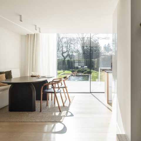 Prachtige totaalrenovatie met minimal schuifraam