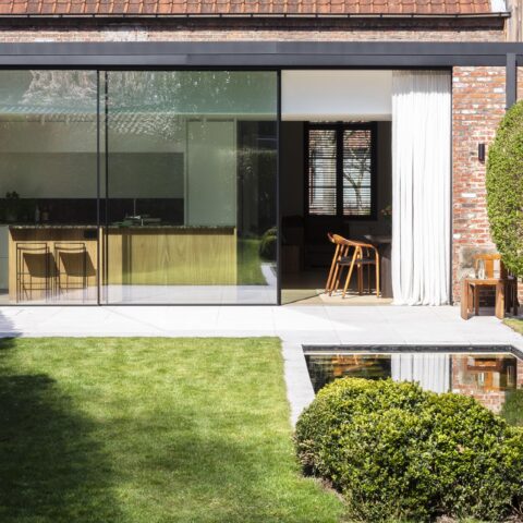 Prachtige totaalrenovatie met minimal schuifraam