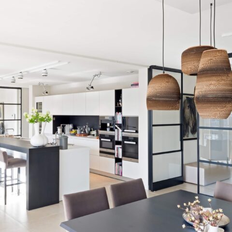 A table s’il vous plait, hospitality in modern villa with industrial features in Zwolle – bulthaup b3