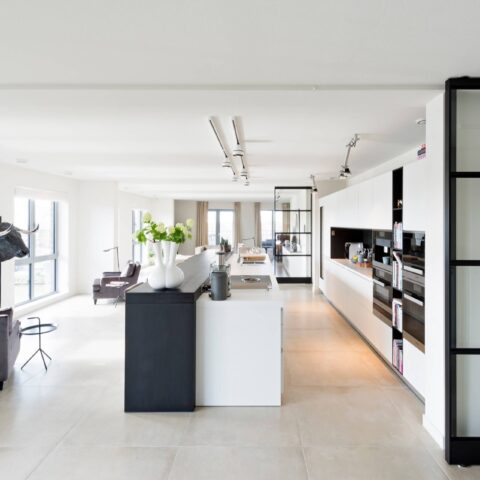 A table s’il vous plait, hospitality in modern villa with industrial features in Zwolle – bulthaup b3
