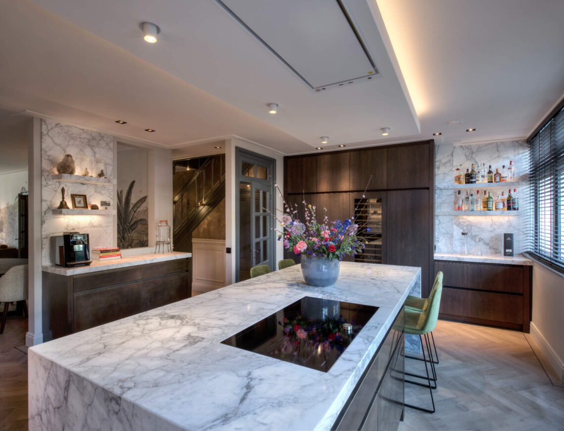Luxe keuken met marmeren blad