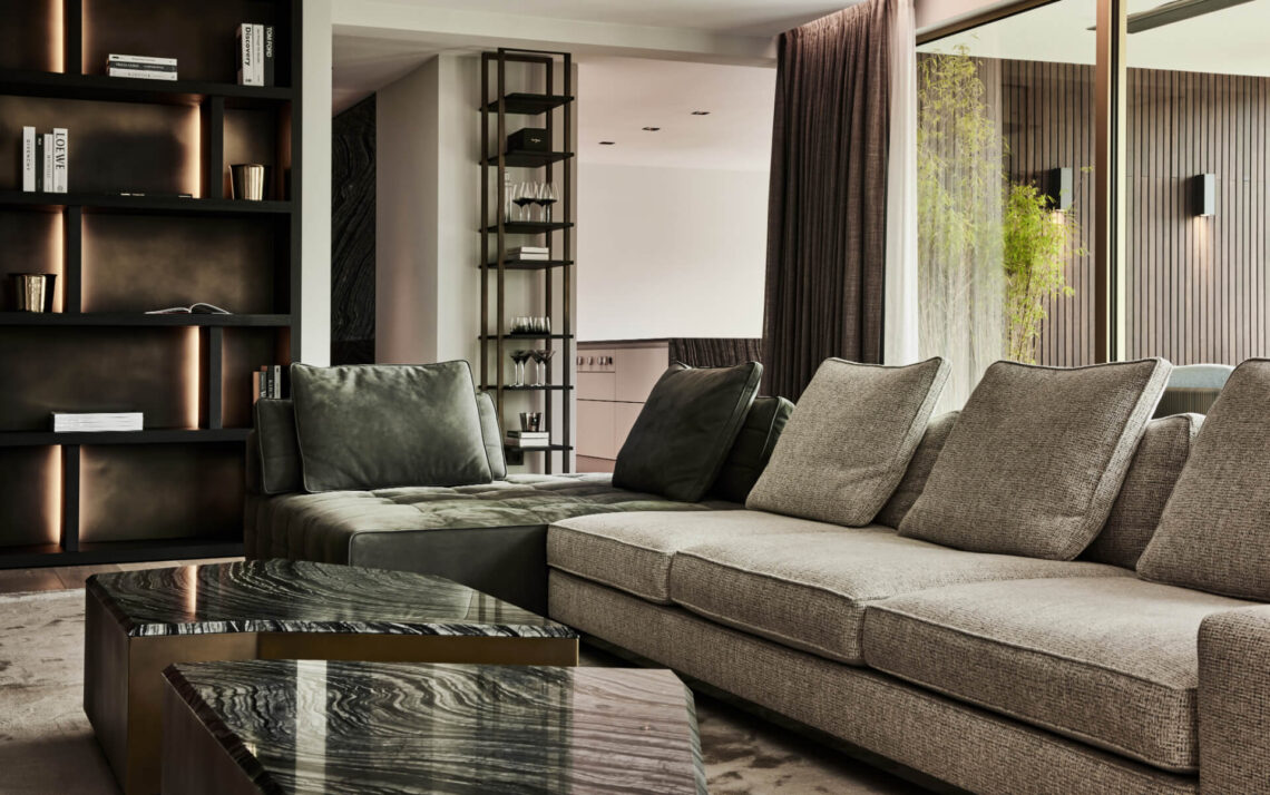 Luxe woonkamer met design meubelen