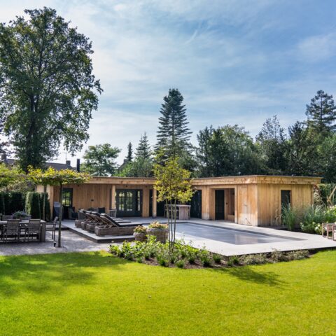 Zwemmen & bubbelen in de spa bij dit luxe landhuis te Reuver