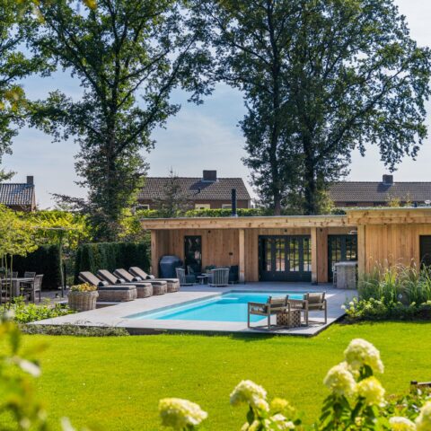 Zwemmen & bubbelen in de spa bij dit luxe landhuis te Reuver
