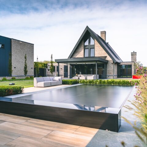 Luxe zwembad bij Villa te Milheeze
