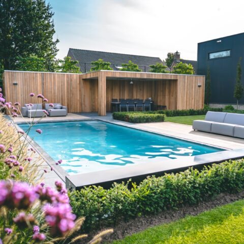 Luxe zwembad bij Villa te Milheeze