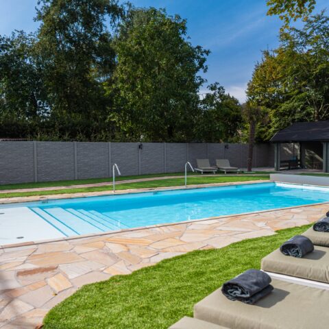 Luxe zwembad met attracties te Weert