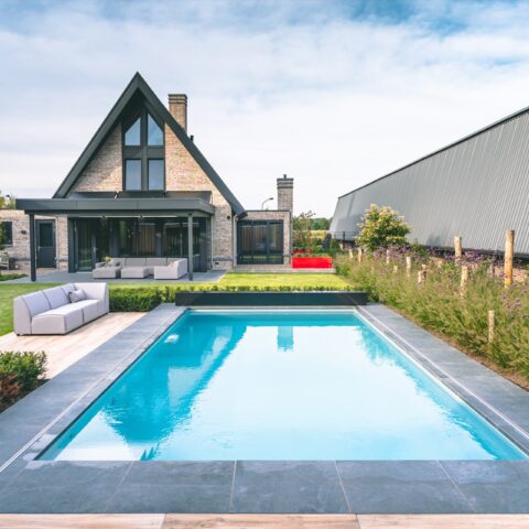 Luxe zwembad bij Villa te Milheeze
