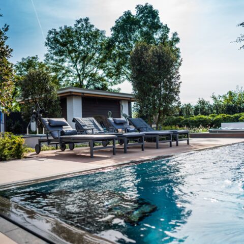 Luxe overloop/spiegel zwembad + spa te Valkenswaard