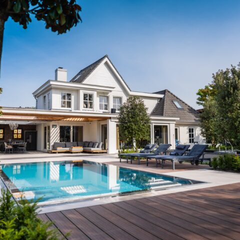 Luxe overloop/spiegel zwembad + spa te Valkenswaard