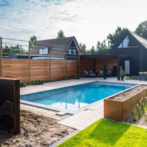 Zwembad bij Luxe villa te Sint – Oedenrode