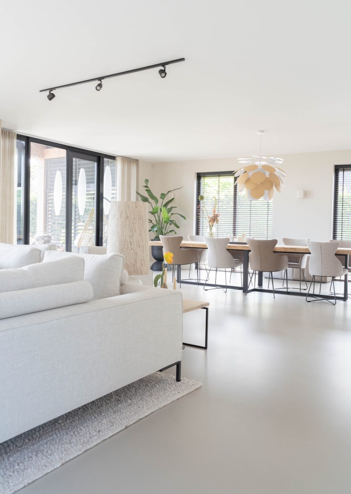 Luxury interior with cast floor