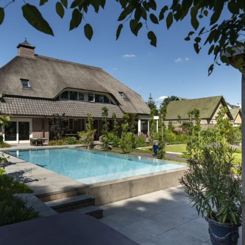 Elegantie met Zwedak: Het Folie Infinity Zwembadproject