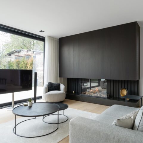 Double pivot door by Abitare