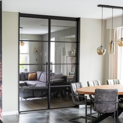 Black sliding doors in Hardenberg