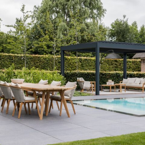 Zwembad, sauna en spa in gerenoveerde boerderij