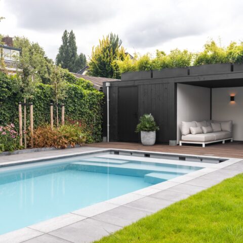 Stadstuin met poolhouse, zwembad, spa en sauna