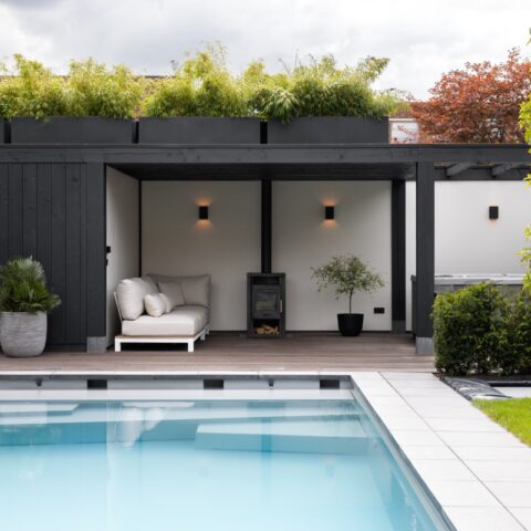 Stadstuin met poolhouse, zwembad, spa en sauna