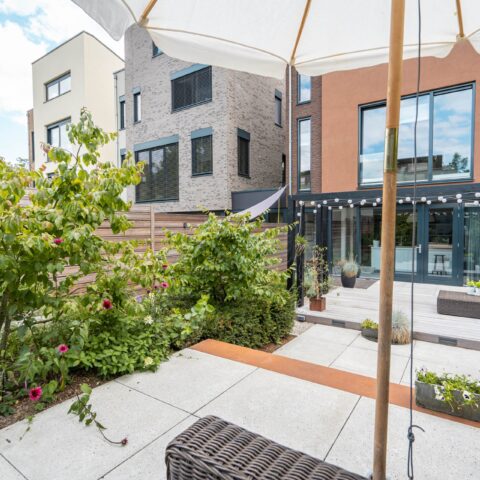 Ipe vlonder in tuin met hoogteverschil