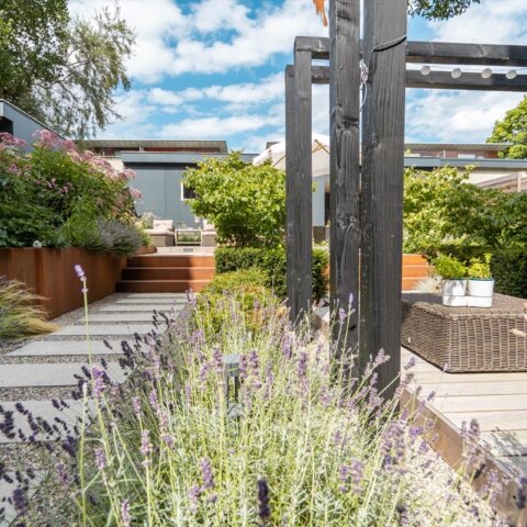 Ipe vlonder in tuin met hoogteverschil