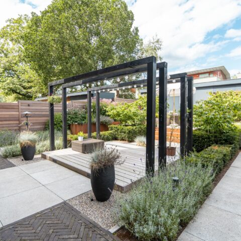 Ipe vlonder in tuin met hoogteverschil