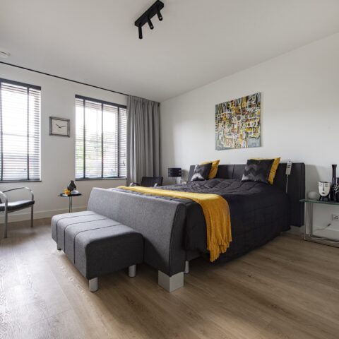Extra brede PVC vloer in naturel tint met noestjes