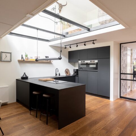 Beloopbaar glas in een stalen constructie