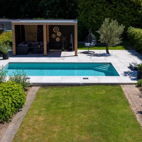 Luxe terras met geïntegreerd zwembad