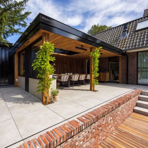 Villa garden at a 1930s home