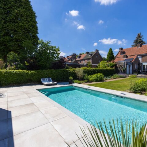 Luxe terras met geïntegreerd zwembad