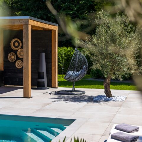 Luxe terras met geïntegreerd zwembad