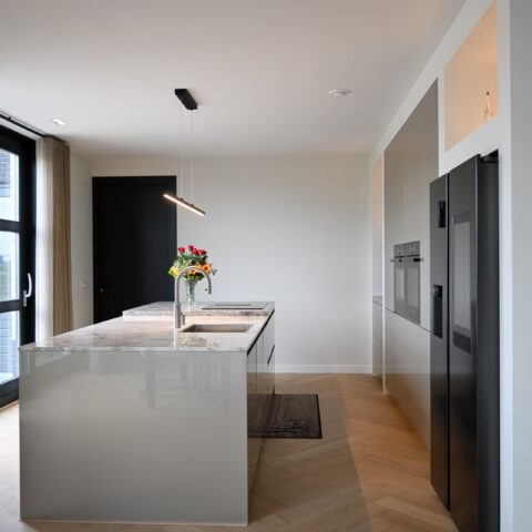 Hoogglans keuken vol met prachtige details