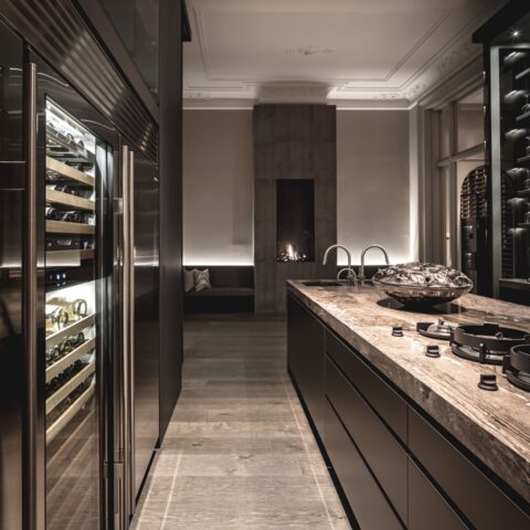 Design keuken met luxe wijnbewaarkast