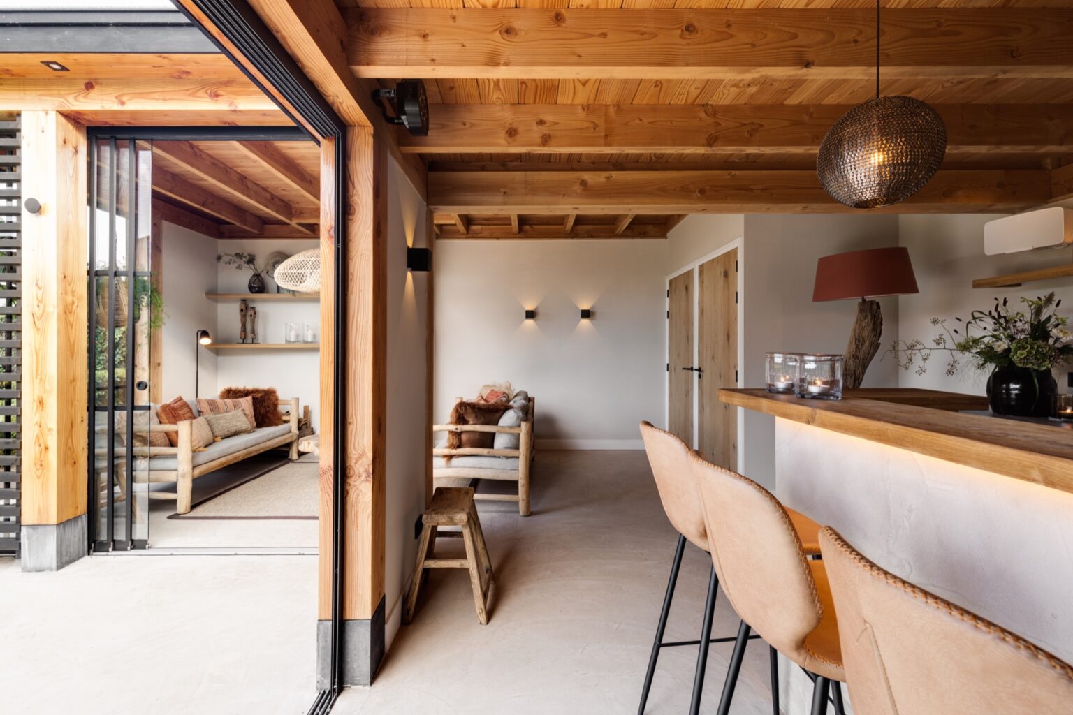 Tuinkamer met bar en lounge | landelijke tuinkamer