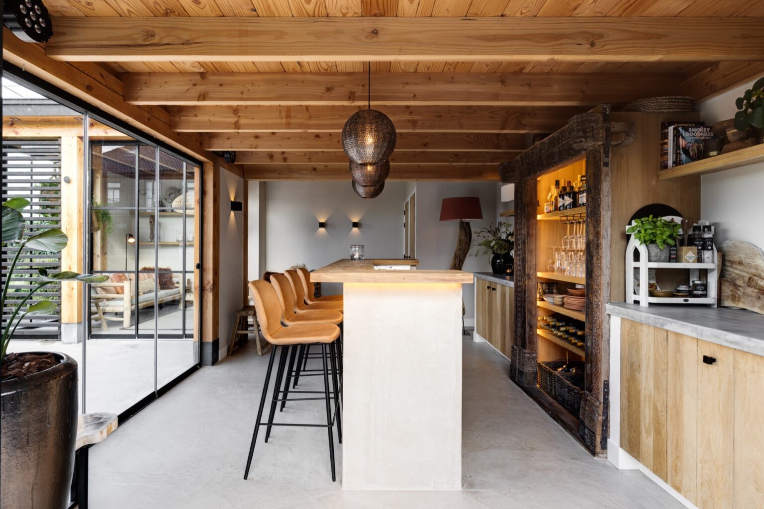 Tuinkamer met bar en lounge | landelijke tuinkamer