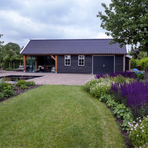 Garden with swimming pond Helmond