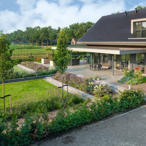 Landschappelijke tuin met paardenweide