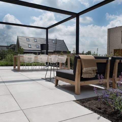 Modern home with GeoStylistix facade and GeoCeramica® terrace: