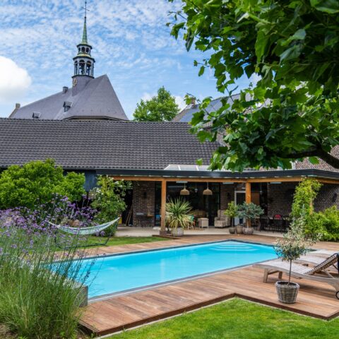 Ontspannen in deze binnentuin – Broekhuizen aan de maas
