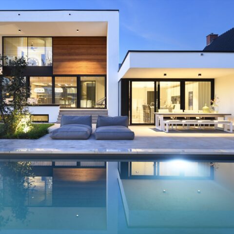 Luxe zwembad bij prachtige villa te Sambeek