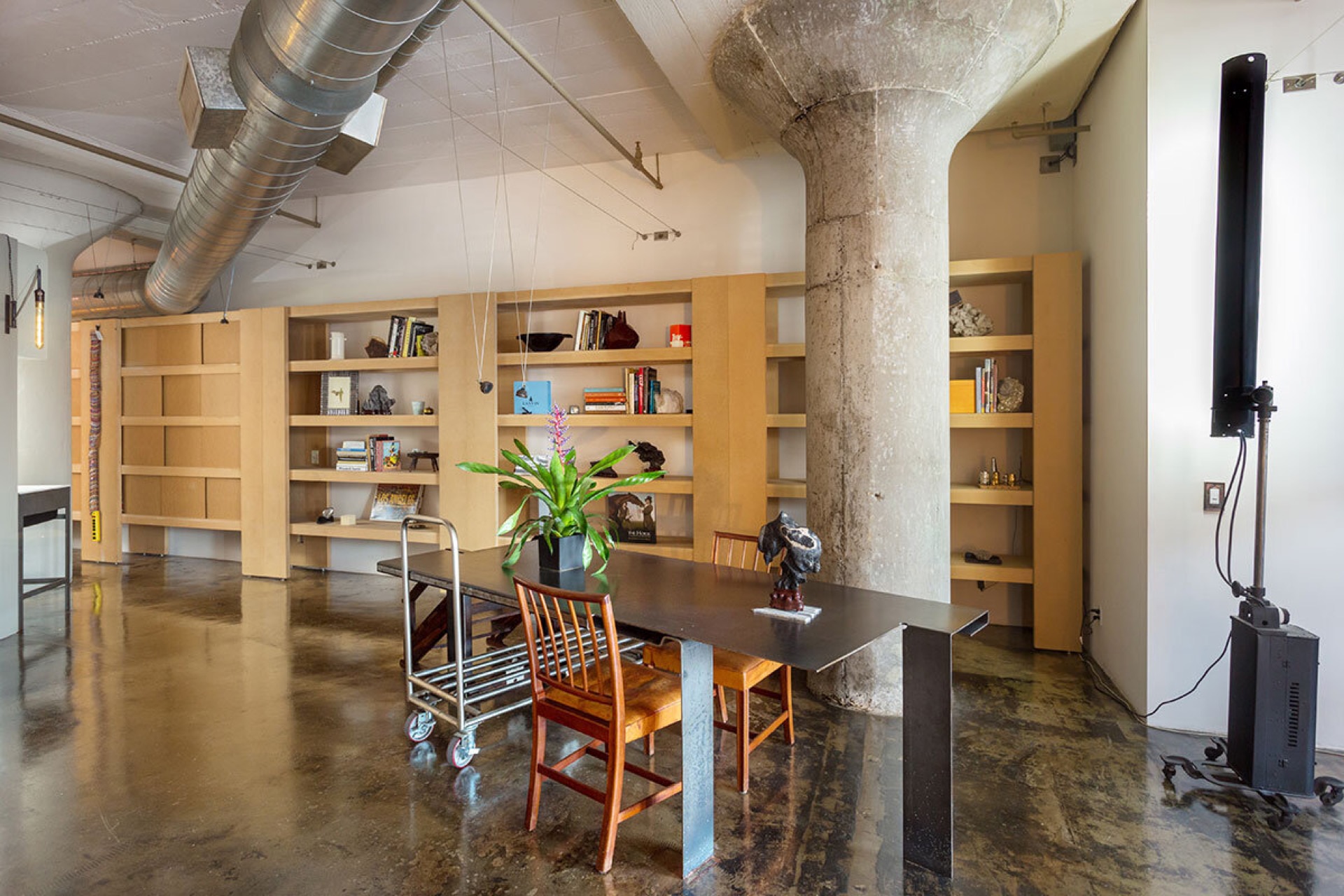 Luxe woonkamer met design meubelen ,Eetkamer, Eettafel, Binnen, Tafel, Meubels, Loft, Huisvesting, Huis, Interieurontwerp, Vloer, Luxe, Design, Exclusief, Modern, Maatwerk, Bijzondere, Mooie