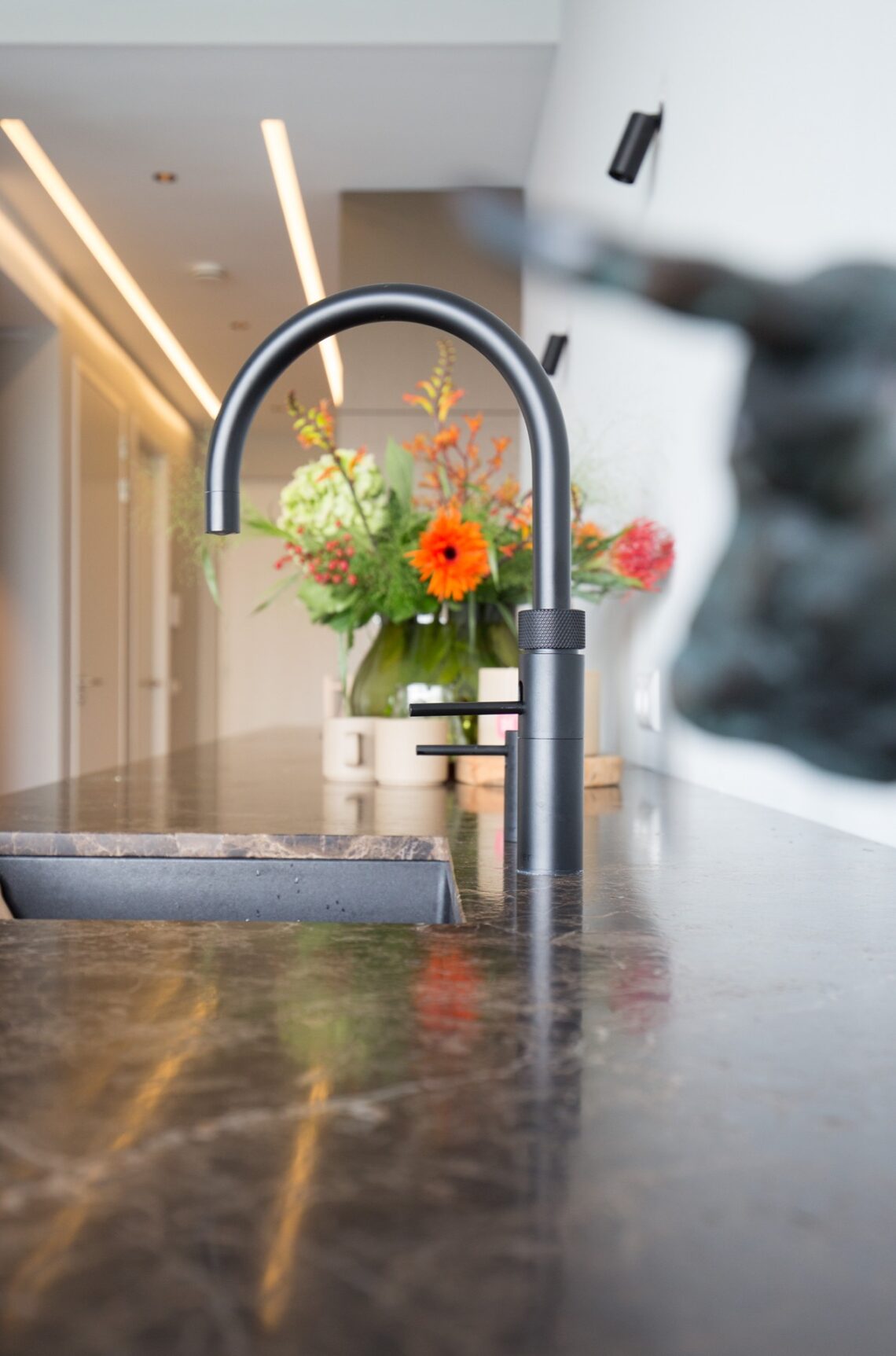 Kitchen with natural materials - High-End Kitchen Decor With Natural Materials