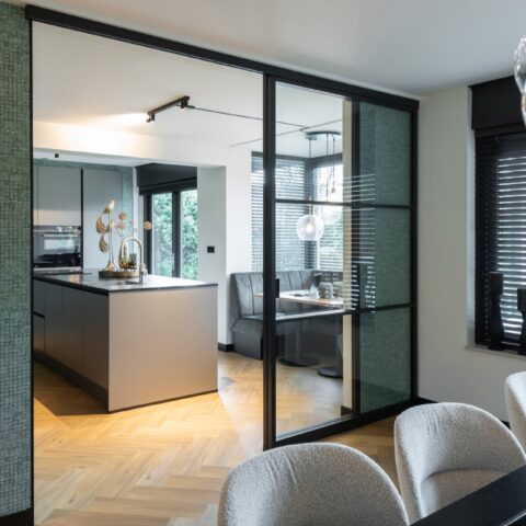 Extra brede schuifdeur als roomdivider