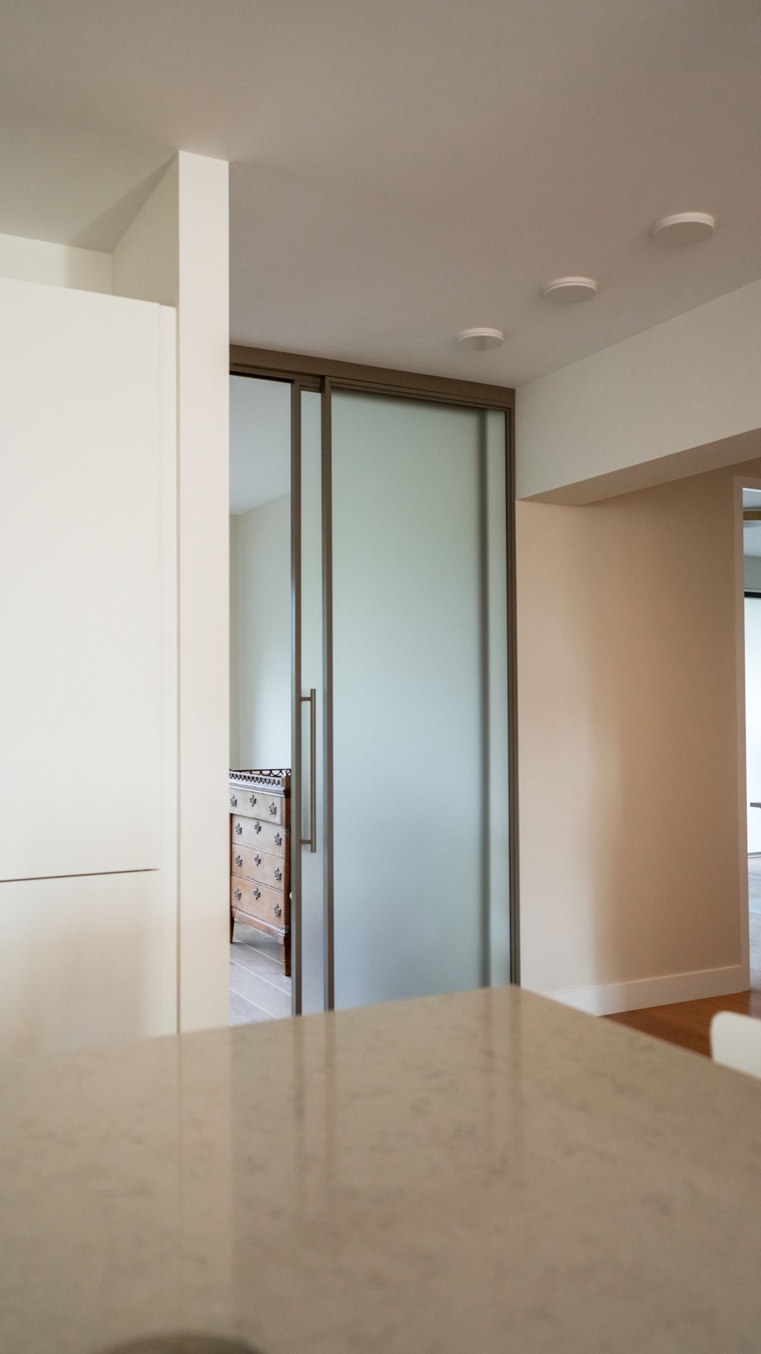 Luxe woonkamer met design meubelen ,Schuifdeur, deur, meubilair, behuizing, woondecoratie, vouwdeur, interieurontwerp, binnenshuis, huis, hoek, Luxe, Design, Exclusief, Modern, Maatwerk, Bijzondere, Mooie